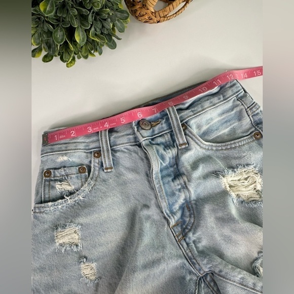 Aeropostale 90s High Rise Cut-Off Light Wash Jean Shorts Size 000 - Picture 5 of 11